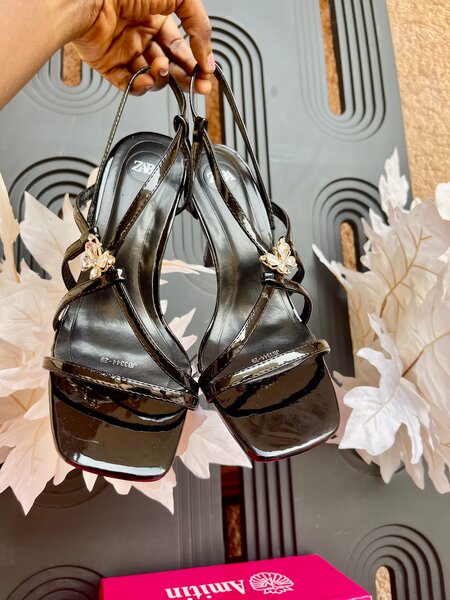 Sandales dorées à talons