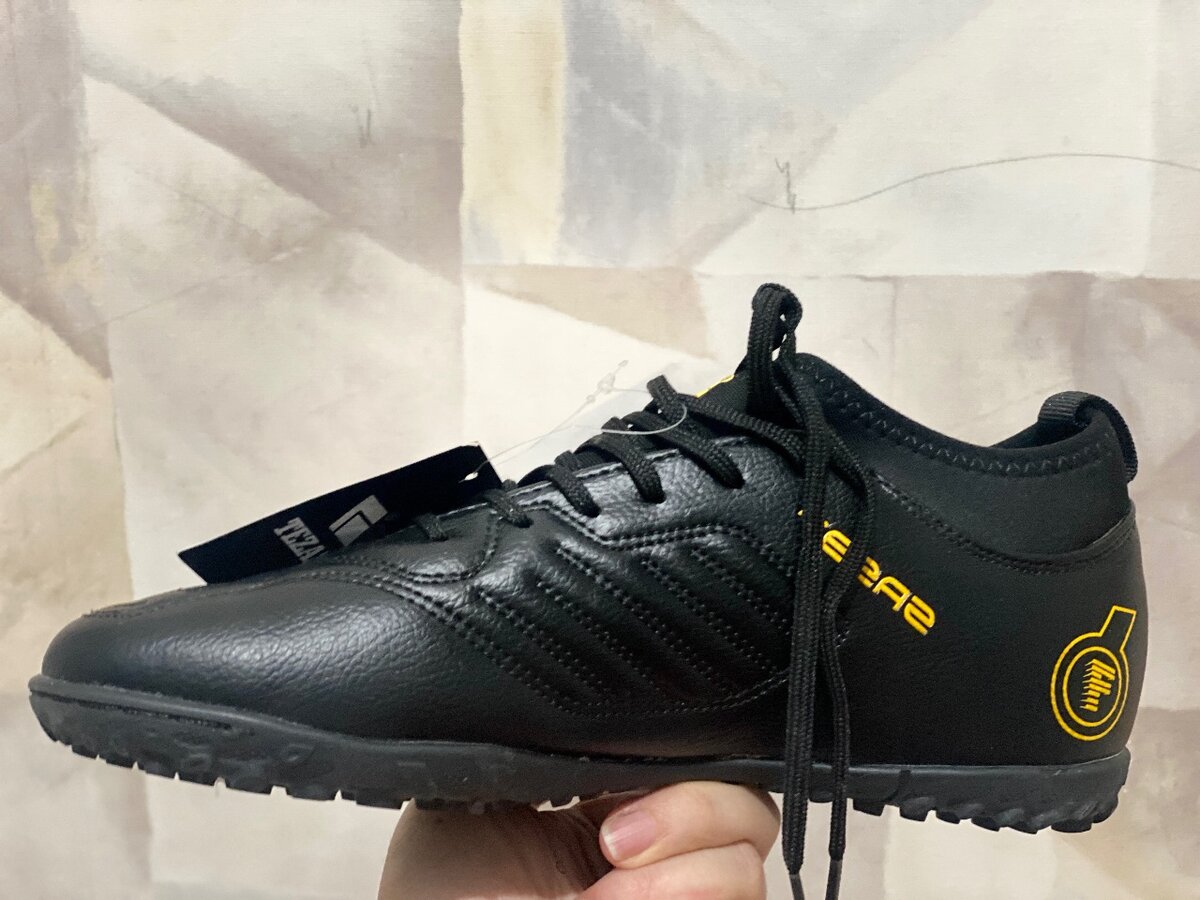 Продаю бутсы, новые