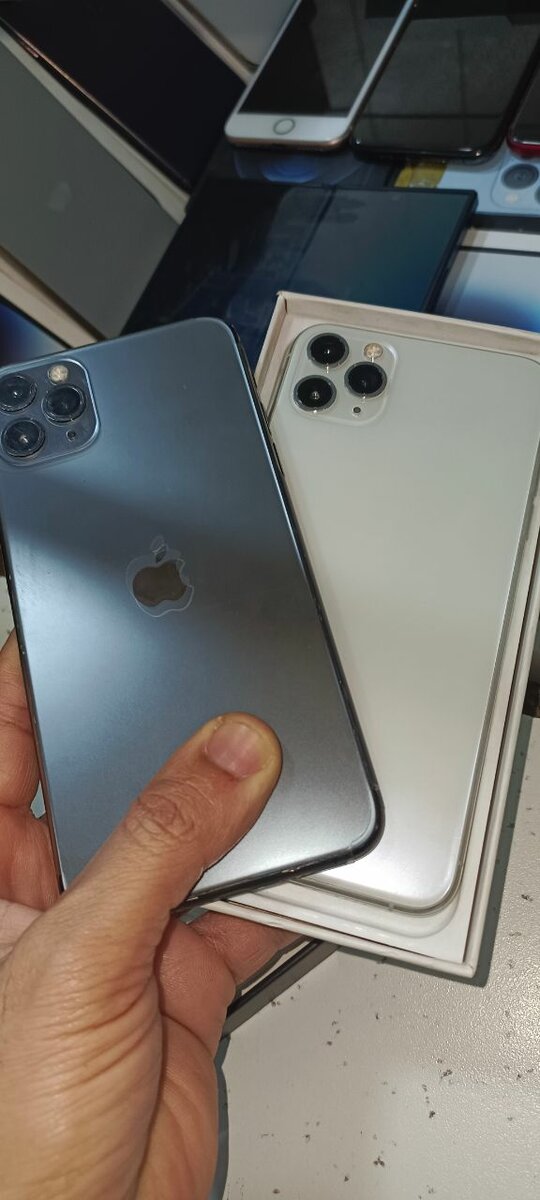 11 PRO MAX NON PTA WHITE OR GREEN