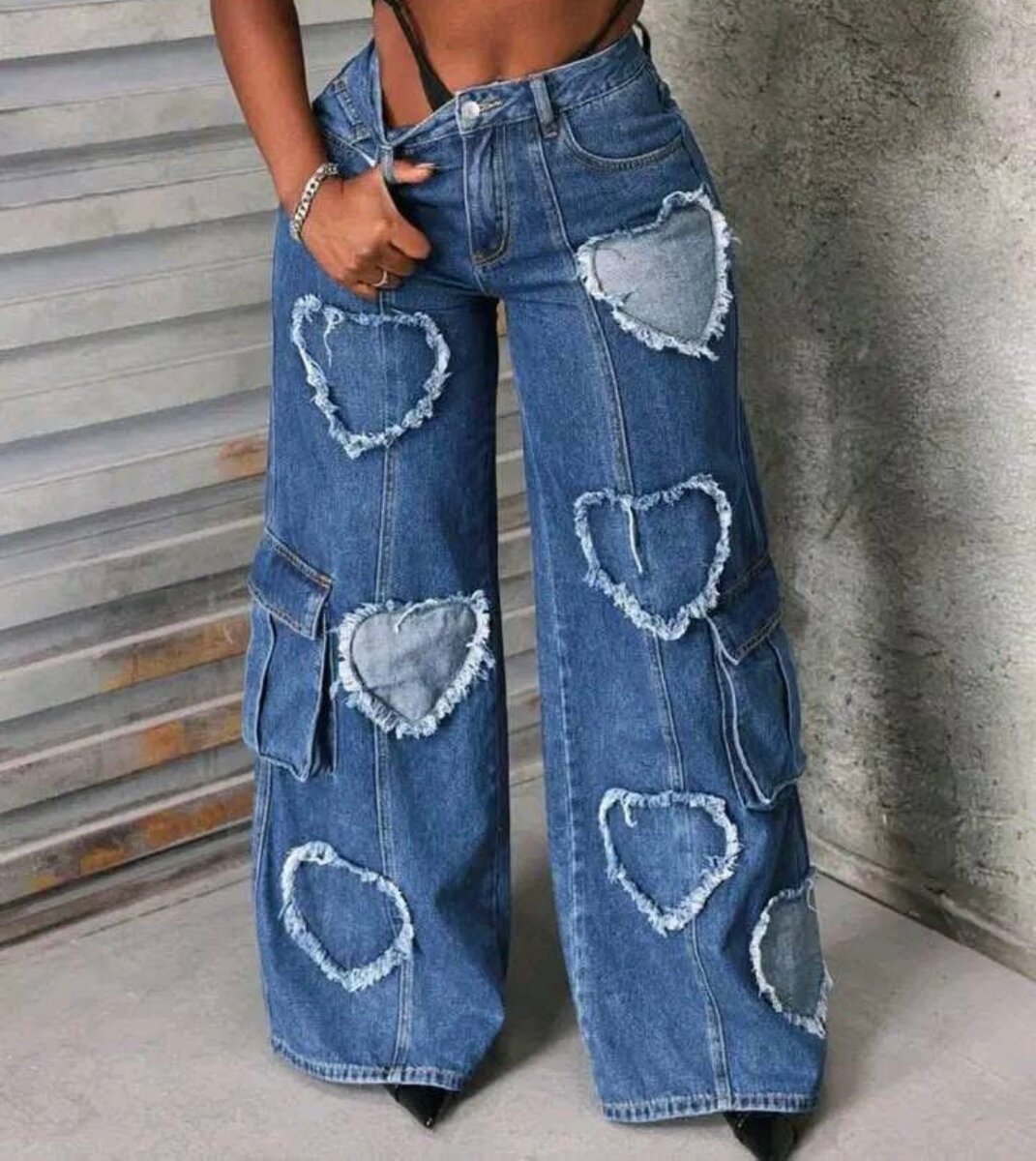 Jeans larges avec cœurs déchirés