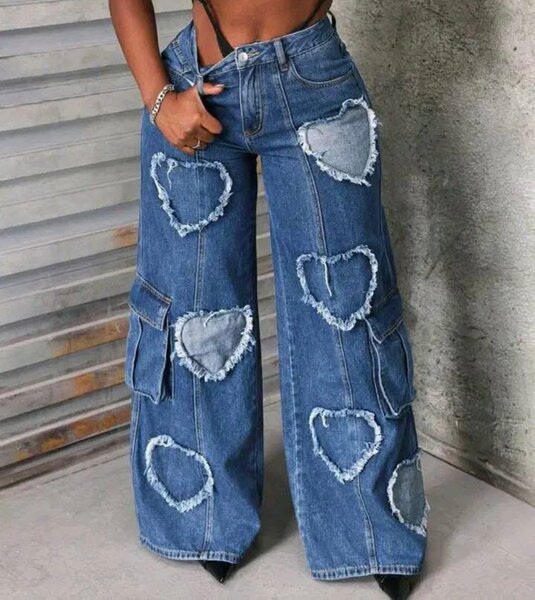Jeans larges avec cœurs déchirés