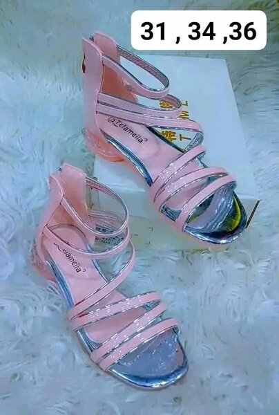 Sandales roses à talons pour filles
