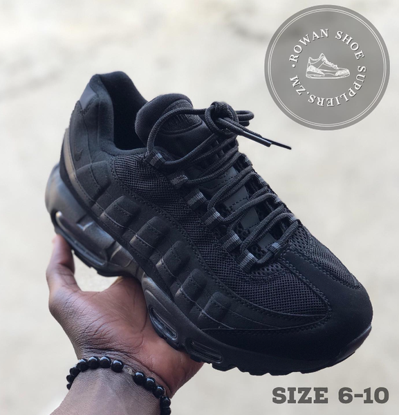 Black Nike Sneakers sizes 6-10