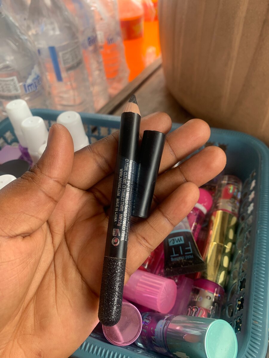 Crayon pailleté noir