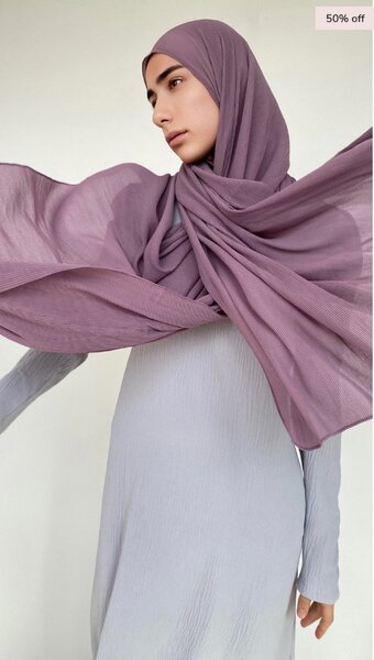 Hijab plisse violet d’évêque