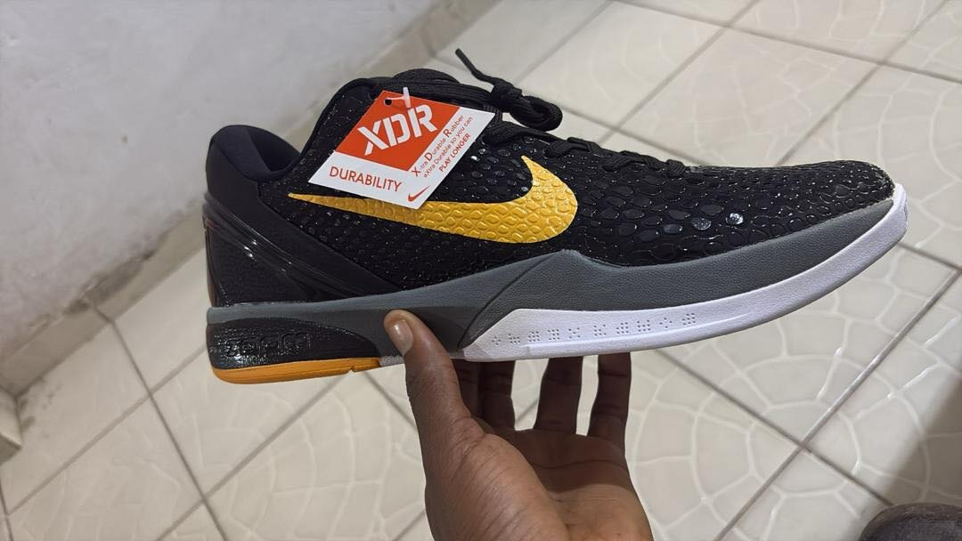 Nike Black Yellow Sneakers