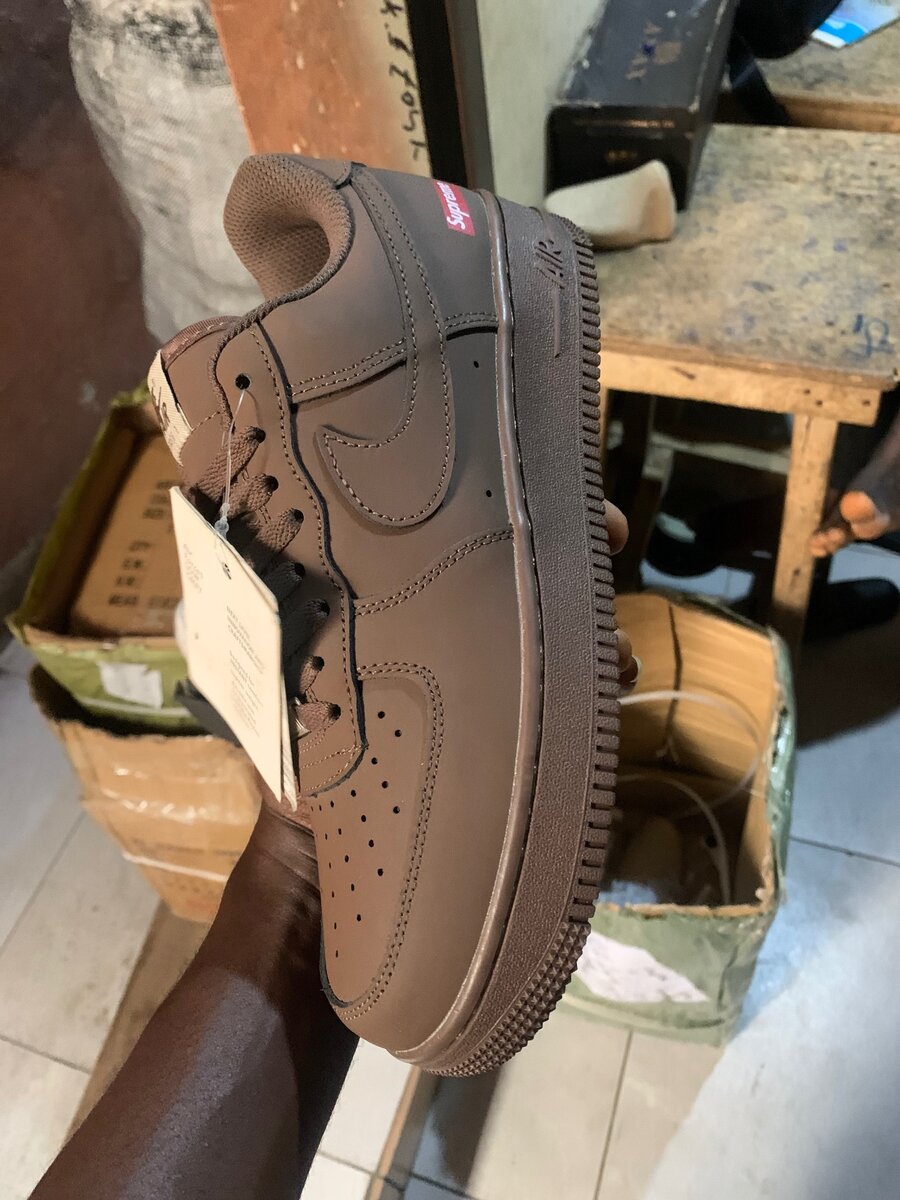 Airforce 1/ supreme brown