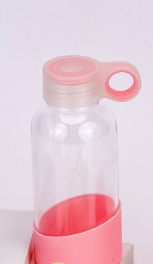 Portable Finger Loop Plastic Twist Cap Borosilicate Glass Bottle with Protective Silicone Base