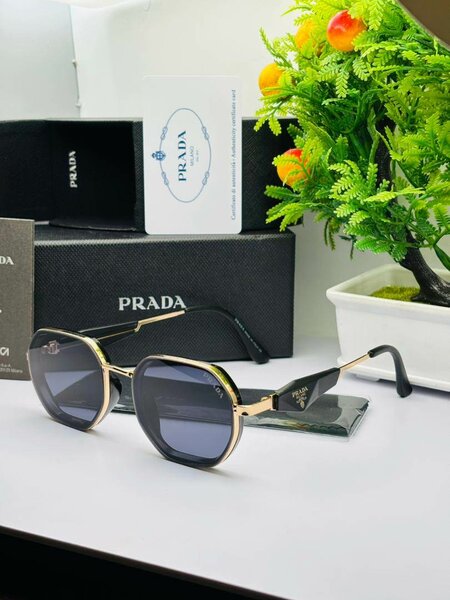 Lunettes de soleil Prada