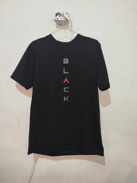 Продаю 3хорошие новые футболки