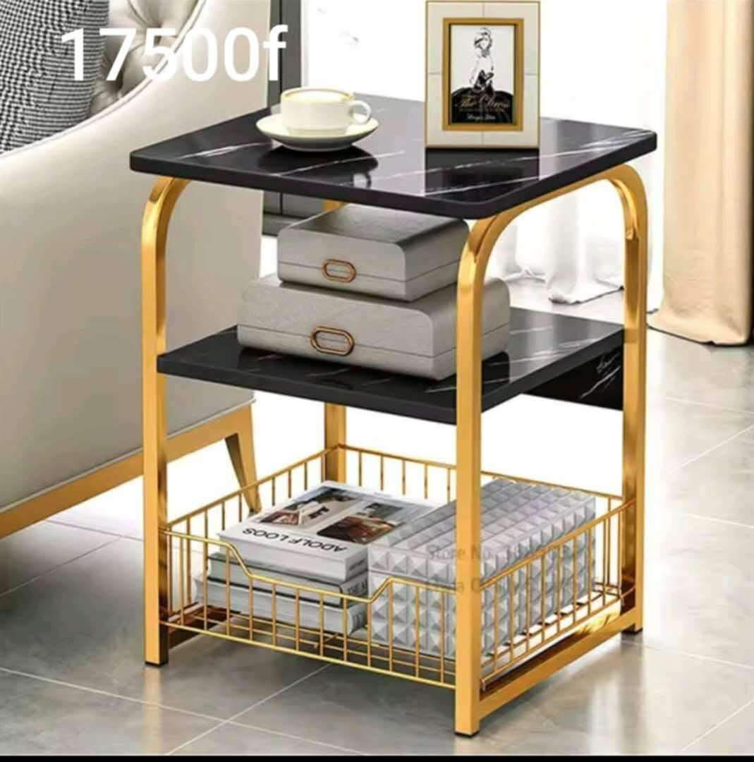 Table d'appoint moderne dorée