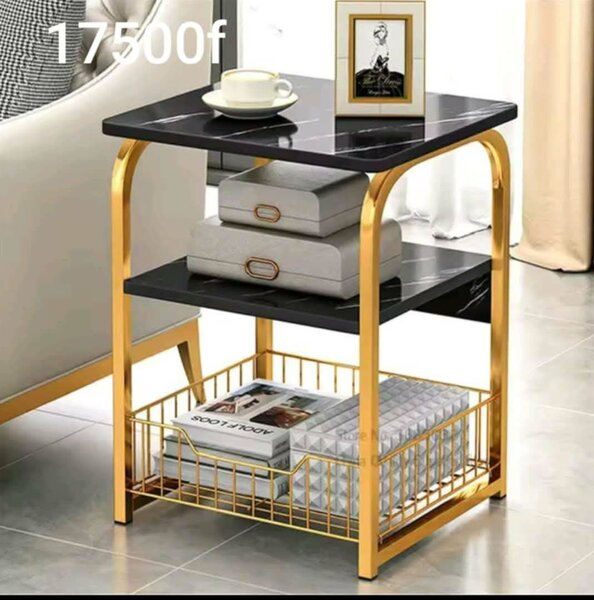 Table d'appoint moderne dorée