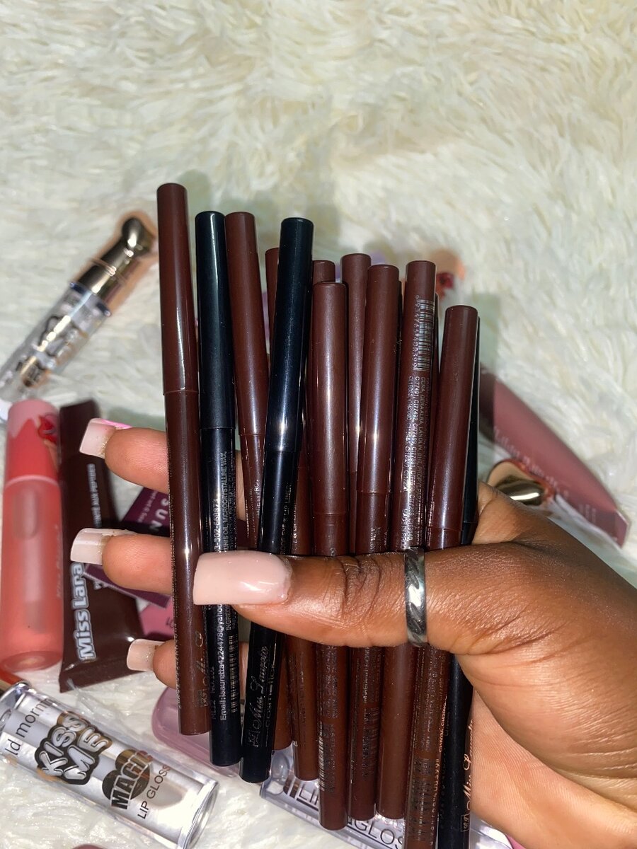 Long-Lasting Lip Liners Set