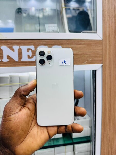 iPhone 11 Pro 64Go sans ID