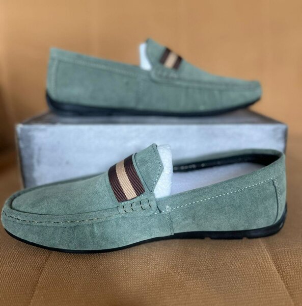 Mocassins en daim vert élégant