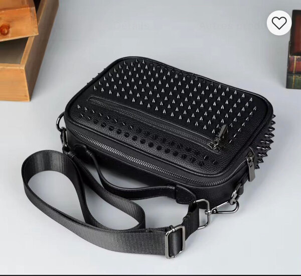 Sac bandoulière clouté