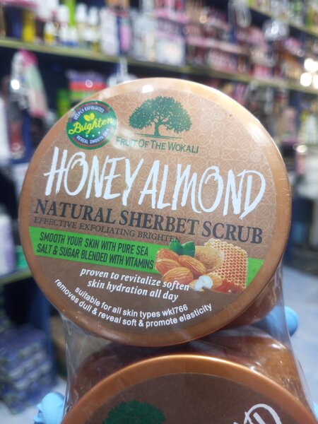 Gommage corporel au miel et à l'amande