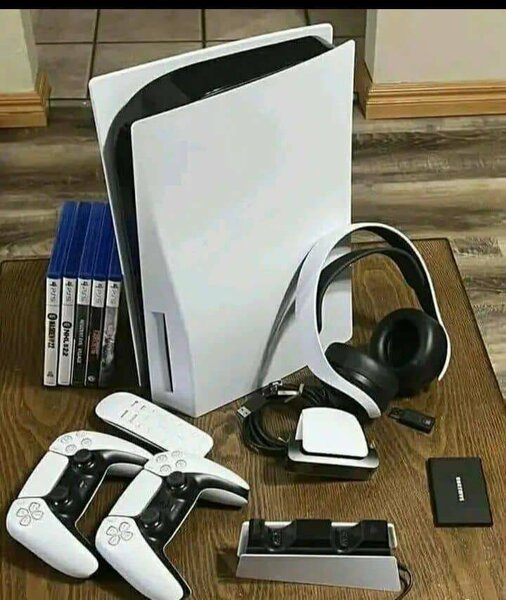 Console de jeu avec accessoires