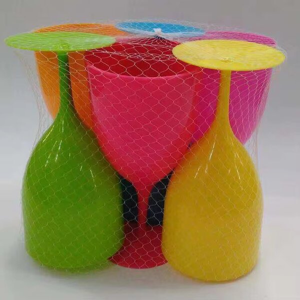 Verres à vin colorés en plastique