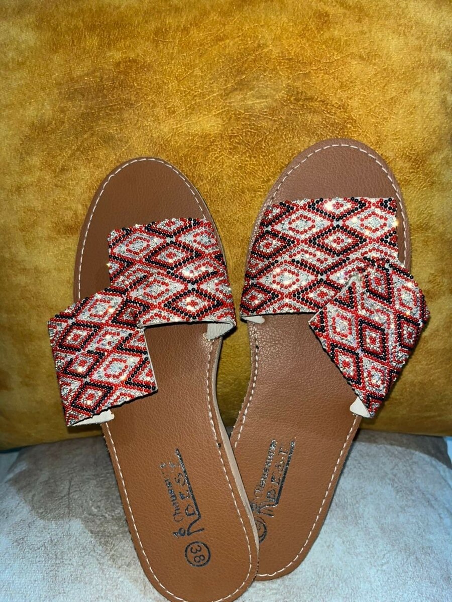 Sandales en cuir brodé pour femmes