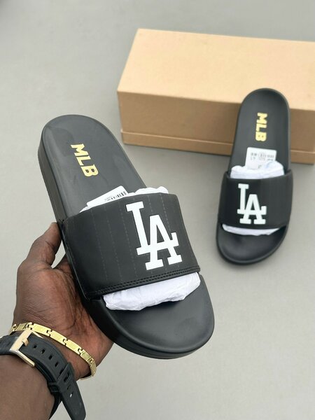 Sandales claquettes 1