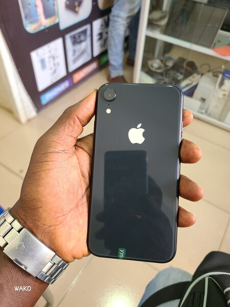 IPHONE XR 64GB UK USED AND SUPER CLEAN
