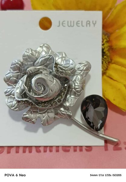 Broches VVIP fleur doré