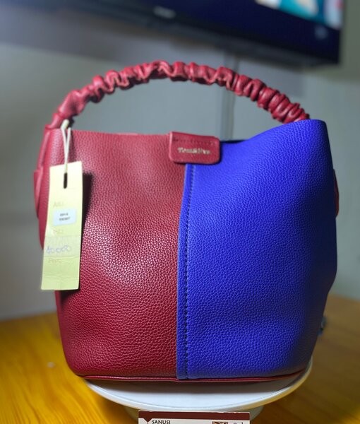 Sac à main rouge et bleu pour femme