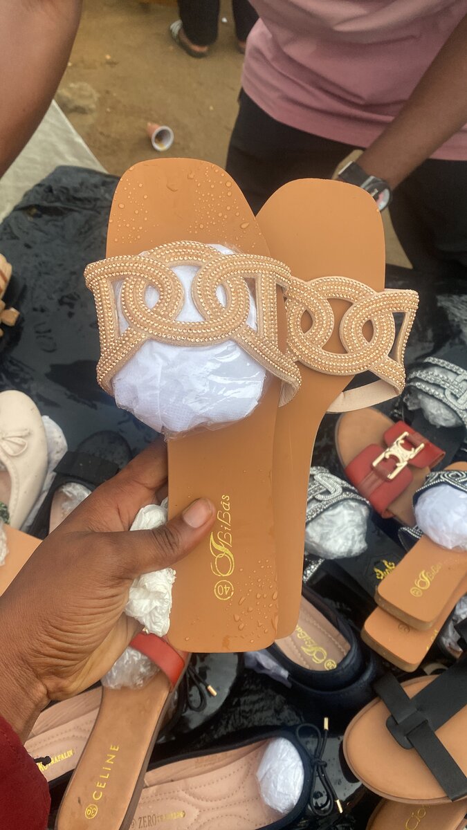 Sandales à boucles élégantes