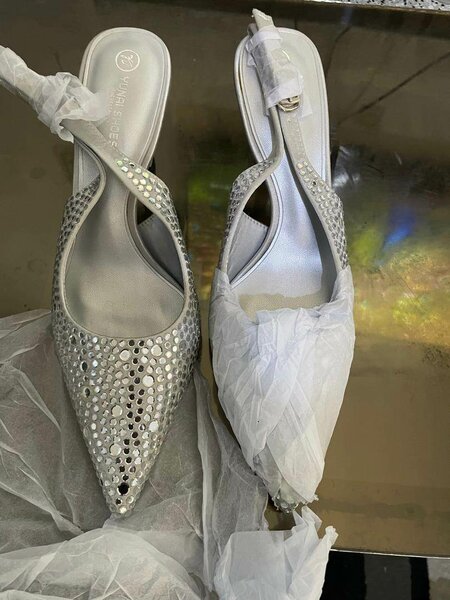 Sandales argentées élégantes