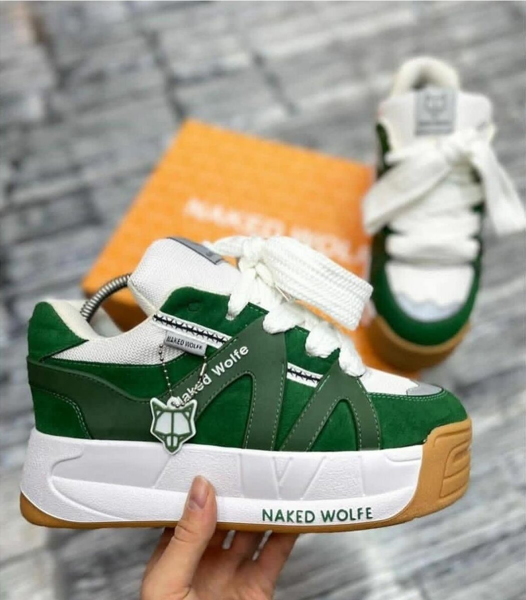 Baskets élégantes Naked Wolfe