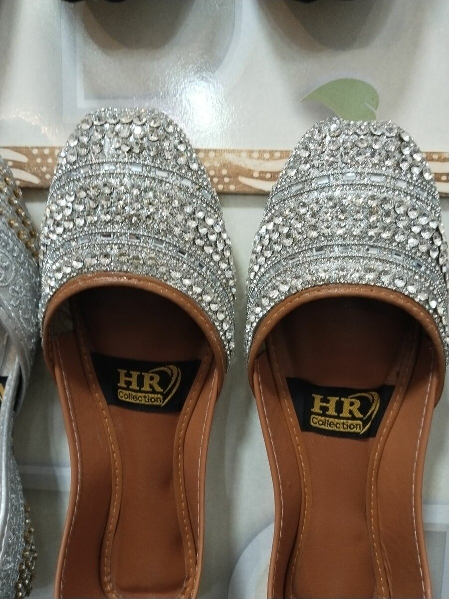 Crystal khussa