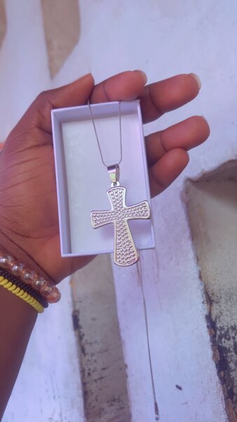 Long necklace for both genders