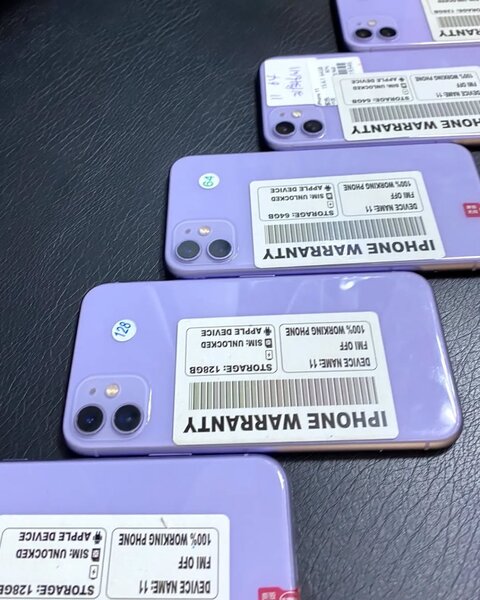 iPhone 11 64GB FACTORY UNLOCK