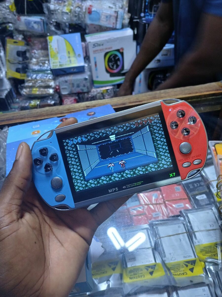 Jouet avec plusieurs jeux installé