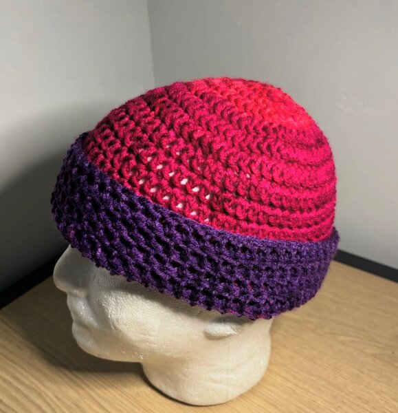 Bonnet en crochet bicolore