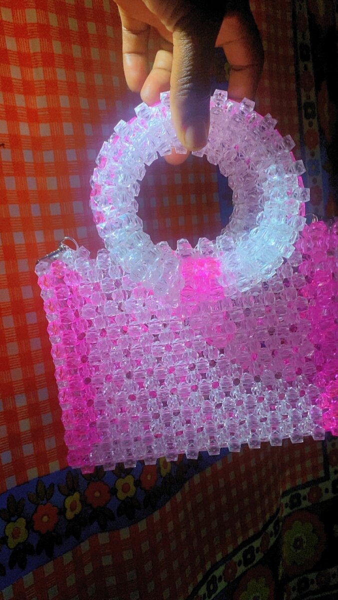 Sac à main perlé élégant