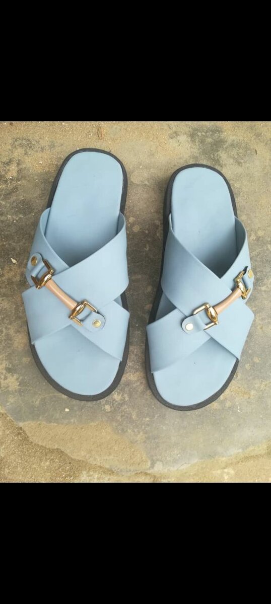 Sandales en cuir bleu élégantes