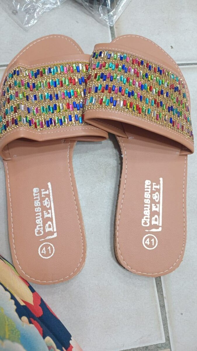 Sandales festivales élégantes