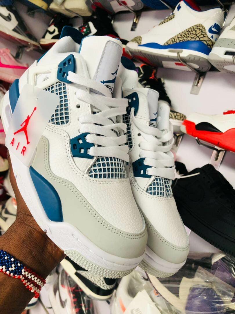 JORDAN 4s