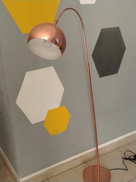 Lampe sur pied métallisée moderne