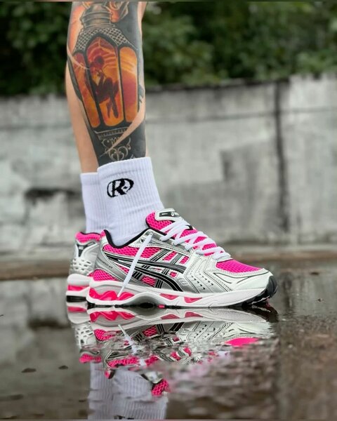 Baskets running roses