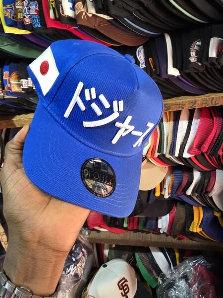 Casquette bleue sportive
