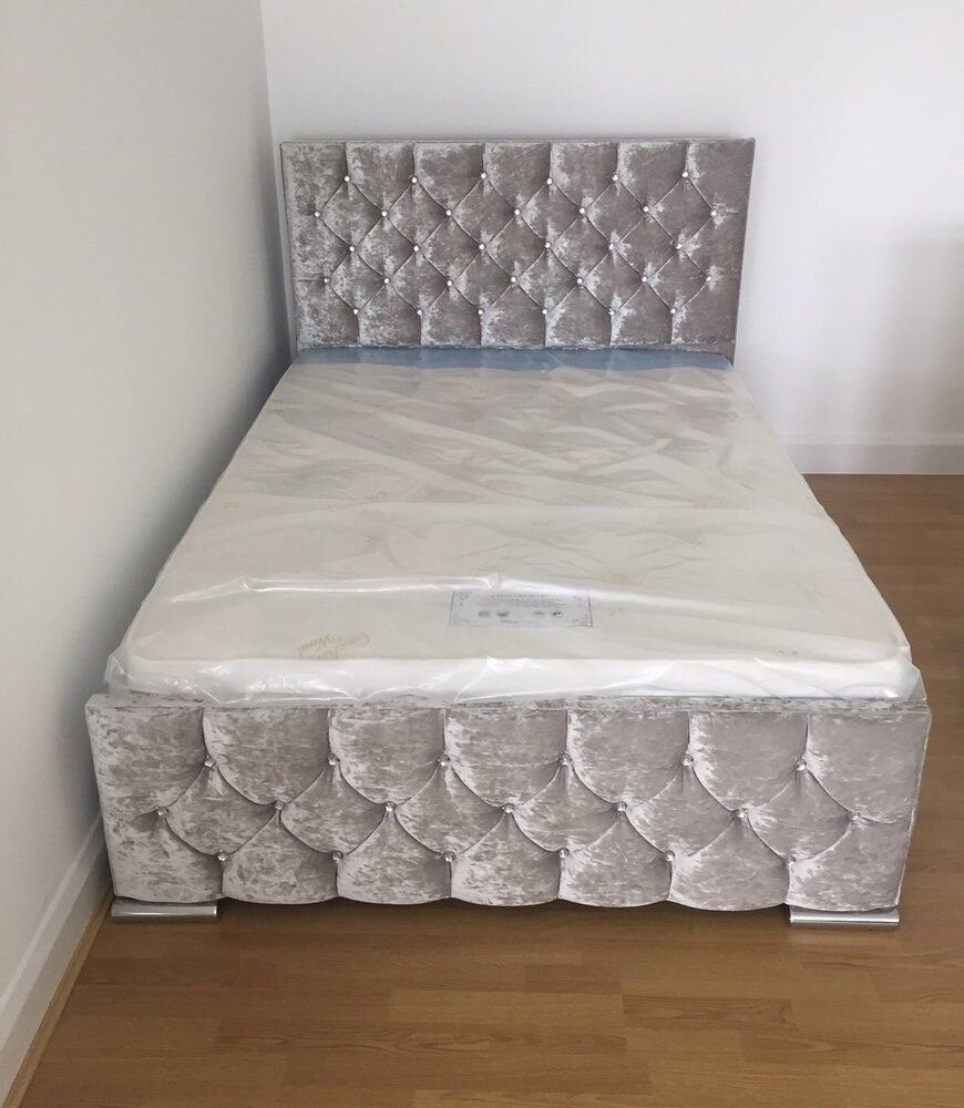 Lit capitonné avec matelas - Design Luxueux