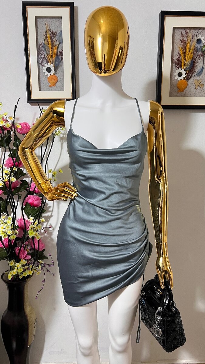 Robe moulante satinée élégante