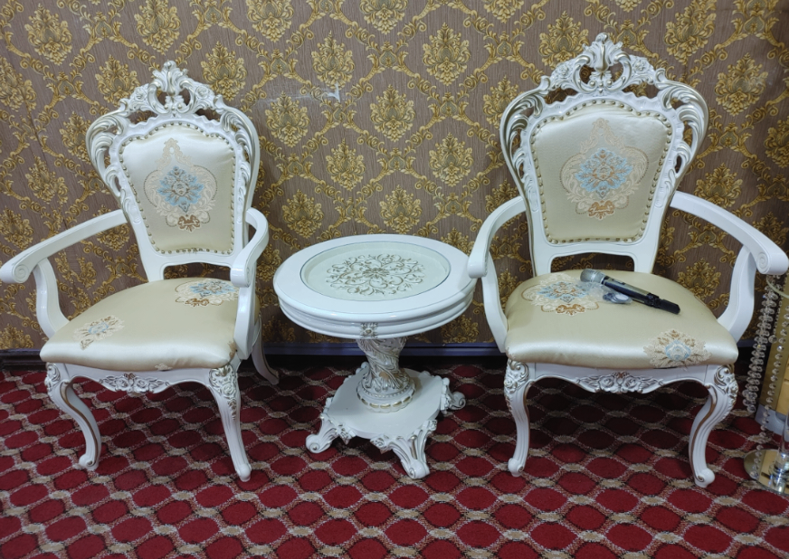 Royal chairs with table
