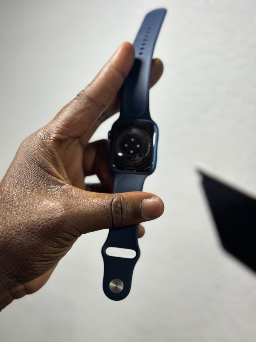 Apple Watch Series 7 , 45 mm état 10/10 avec le chargeur