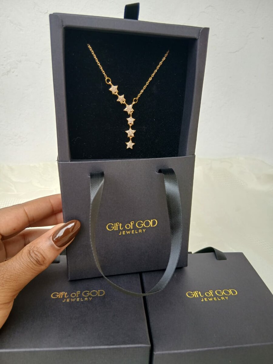 Collier Étoilé Doré Élégant