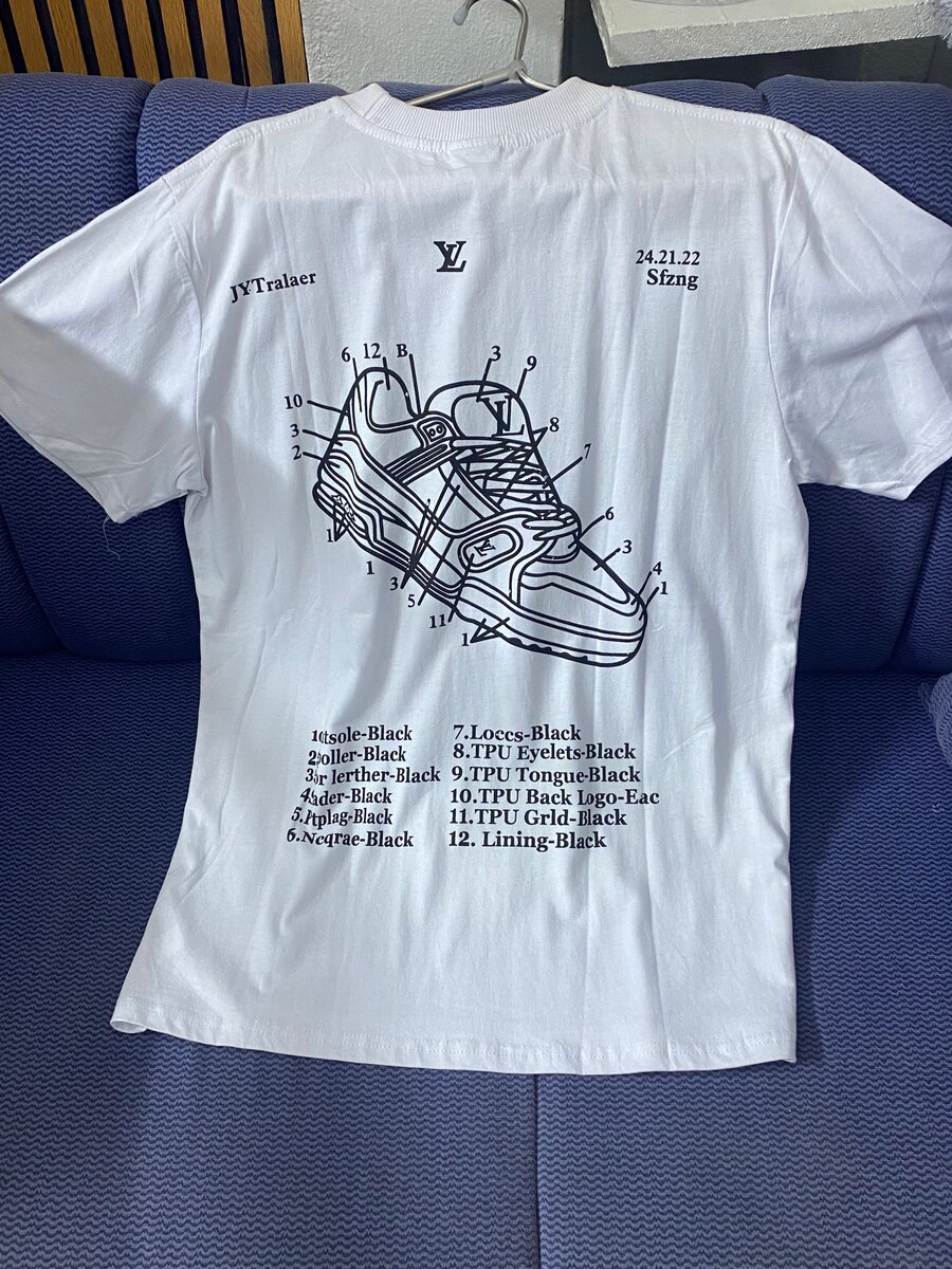 T-shirt blanc dessin sneakers