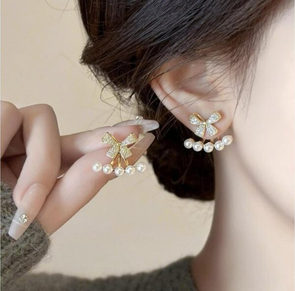 Pearl studs